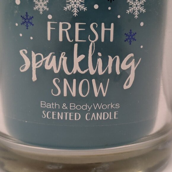 NEW! Bath & Body Works Fresh Sparkling Snow Glass Candle, 6.3oz - Picture 2 of 4